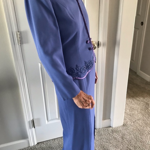 Remini Suit, Size 6 - Picture 5 of 13